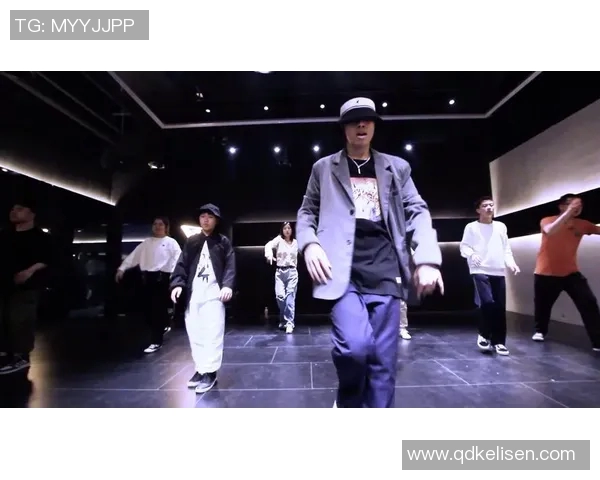 实时新闻南京街舞队与西安街舞队赛后复盘探讨团队协作与默契的重要性 实时新闻南京街舞队与西安街舞队赛后复盘探讨团队协作与默契的重要性